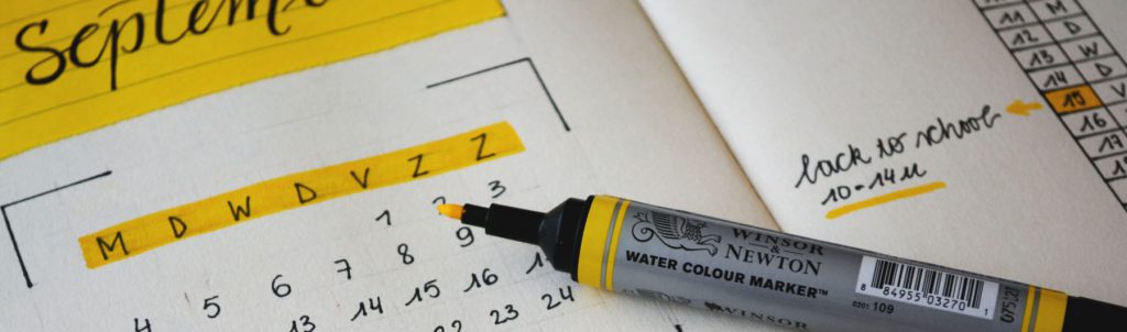 Calendrier avec marqueur jaune
